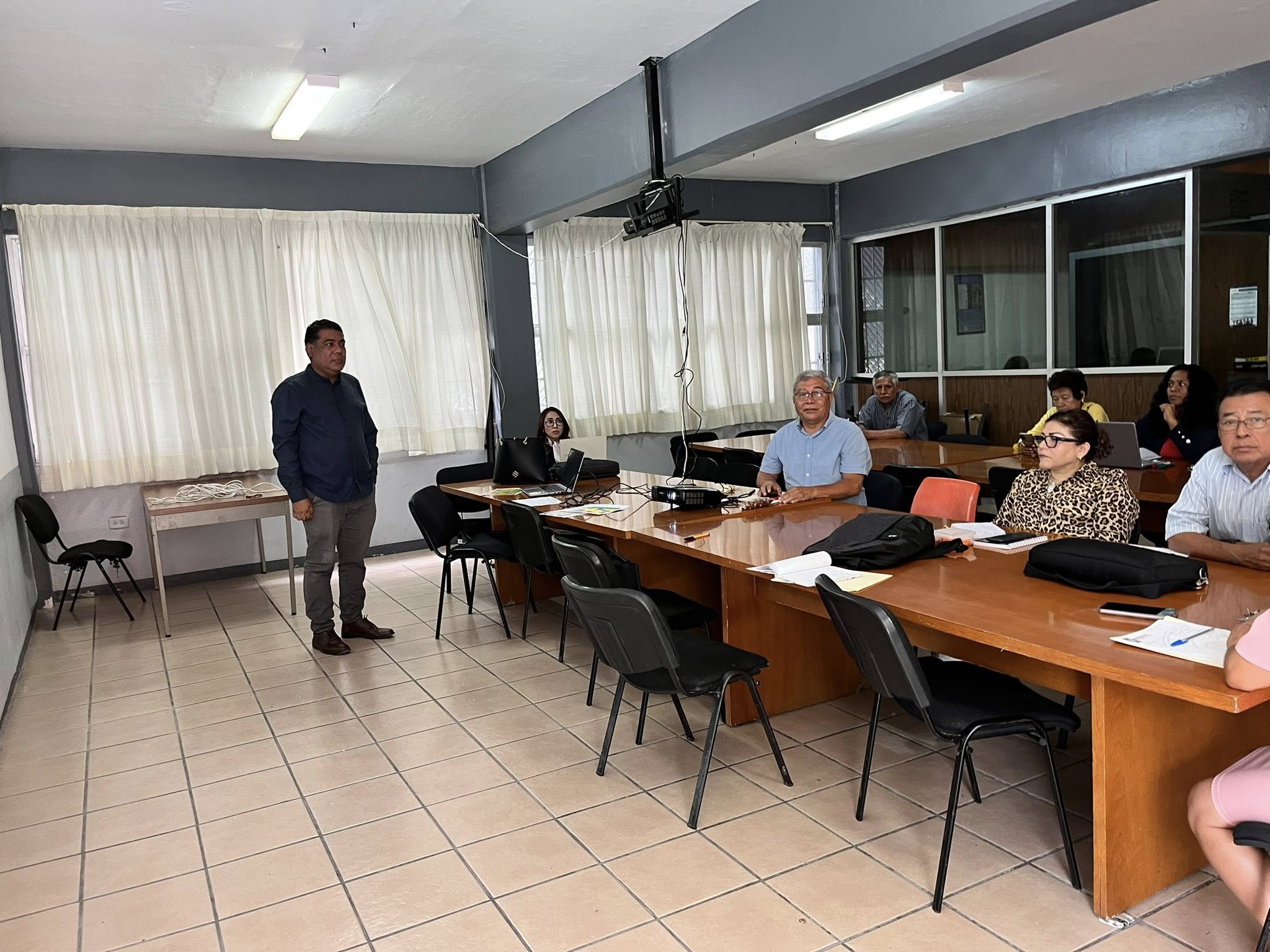 Continuación de los trabajos del diseño del instrumento de la   Evaluación de los Conocimientos y Competencias de los Estudiantes. 