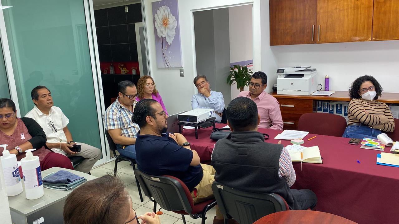 trabajo de manera colaborativo con personal de las siguientes áreas de la UAGro: Secretaría General de la UAGro, Coordinación Técnica del H. Consejo Universitario de la UAGro, Dirección General de posgrado.